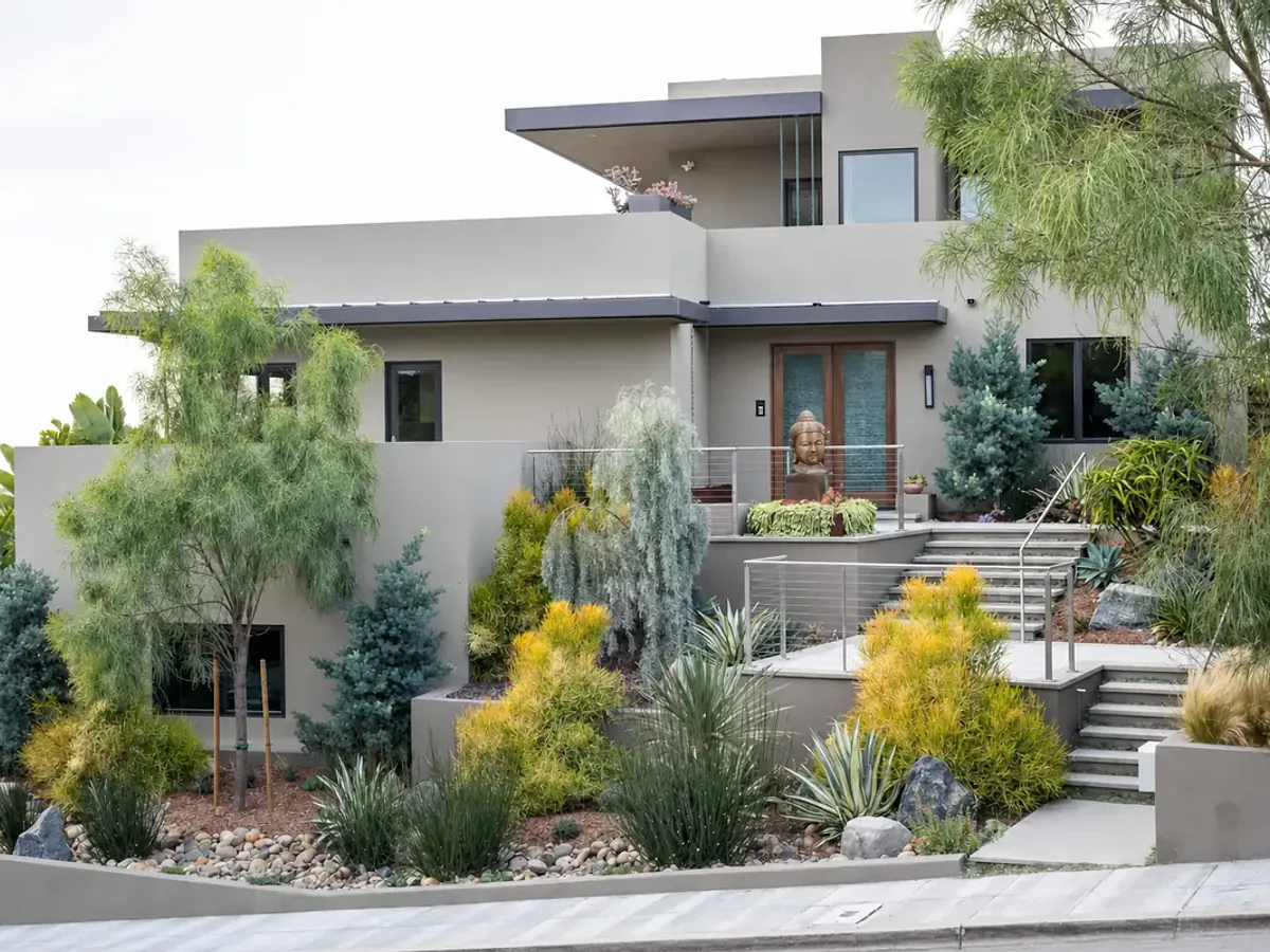 Birdrock Contemporary: Contemporary Modernist by Bradley Landscape